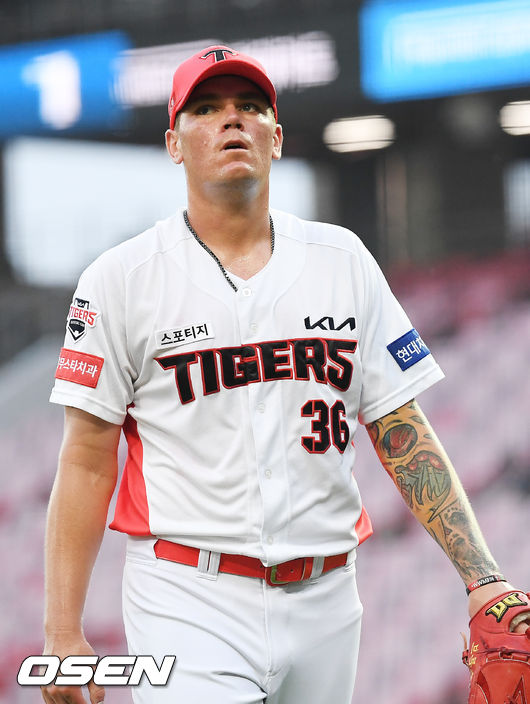 3회초를 마친 KIA 선발 브룩스가 덕아웃으로 들어오고 있다. 2021.07.01 / rumi@osen.co.kr