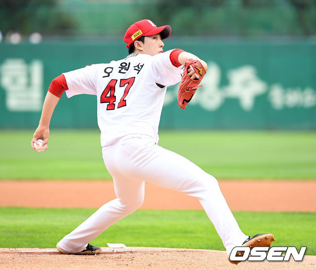 10일 오후 인천 SSG 랜더스필드에서 SSG 랜더스와 한화 이글스의 경기가 열렸다.1회초 무사에서 SSG 선발투수 오원석이 역투하고 있다. 2021.07.10 /sunday@osen.co.kr