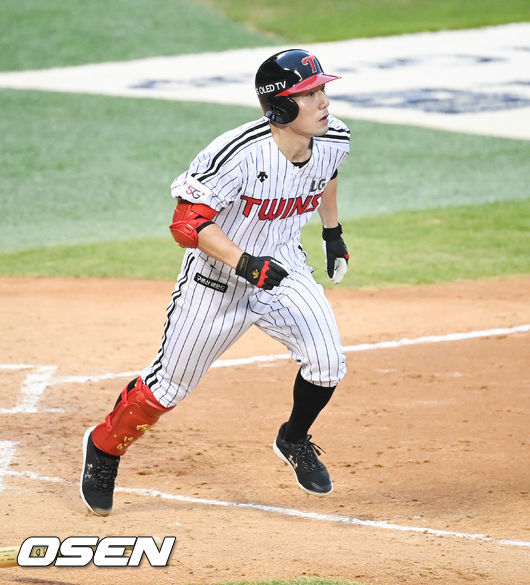 4회말 2사 LG 서건창이 외야플라이를 날리고 있다. 2021.07.30 / soul1014@osen.co.kr