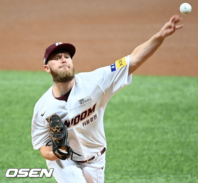 키움 선발 요키시가 마운드 위에서 힘차게 공을 뿌리고 있다. 21.08.10/rumi@osen.co.kr