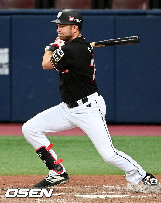 8회 1사 주자 1루 KT 호잉이 투수 앞 병살타를 날리고 있다. 21.08.10/rumi@osen.co.kr