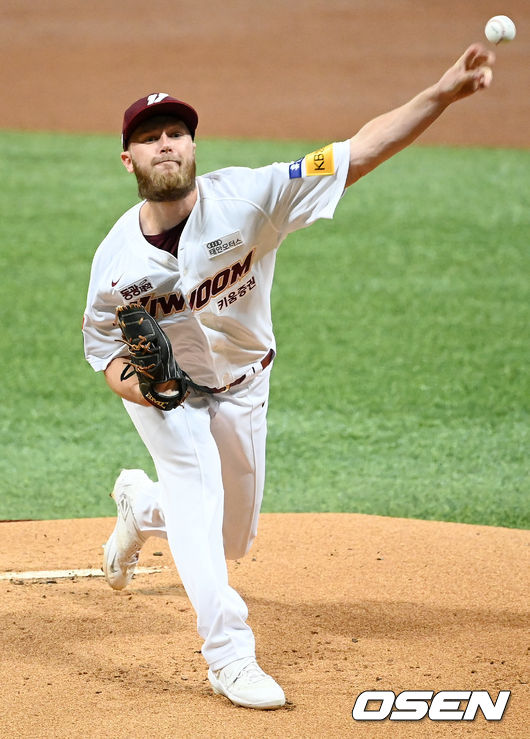 키움 선발 요키시가 마운드 위에서 힘차게 공을 뿌리고 있다. 21.08.10/rumi@osen.co.kr