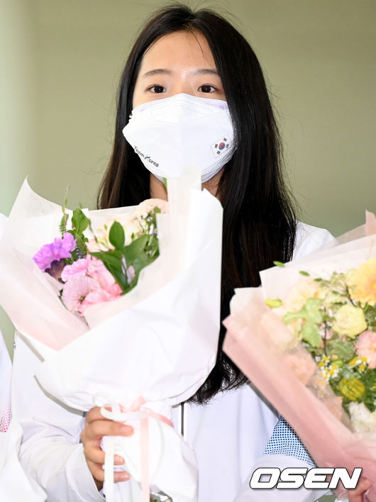 탁구대표팀 신유빈이 귀국해 포즈를 취하고 있다. 2021.08.05 / dreamer@osen.co.kr