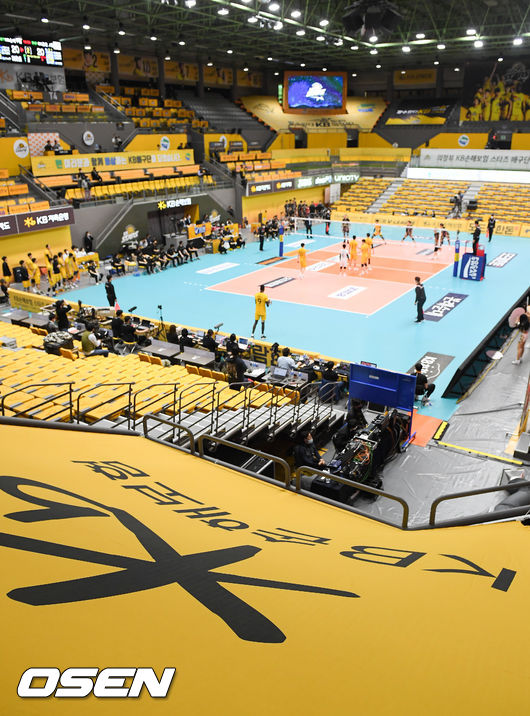 KB손해보험 사령탑 자리가 공석이 가운데 경기가 진행되고 있다. / soul1014@osen.co.kr