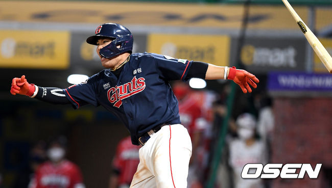 연장 10회초 2사 1, 3루 상황 롯데 지시완이 역전 1타점 적시타를 날리고 있다. 2021.07.02 / dreamer@osen.co.kr