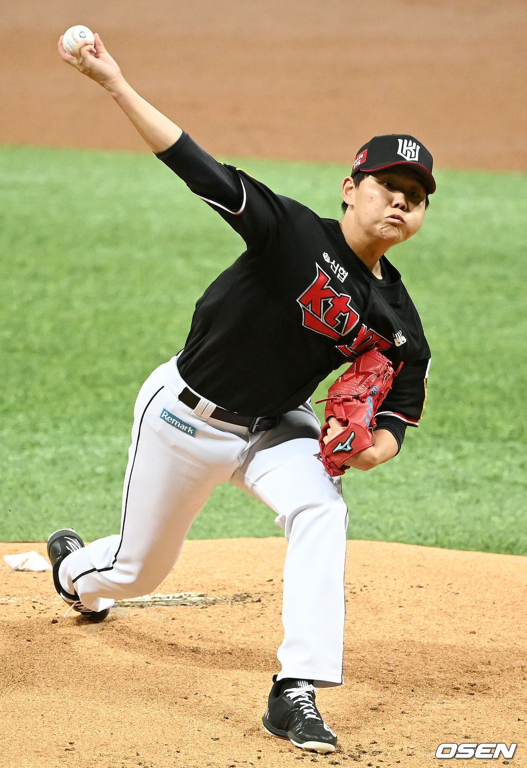 KT 선발 소형준이 마운드 위에서 힘차게 공을 뿌리고 있다. 21.08.11/rumi@osen.co.kr