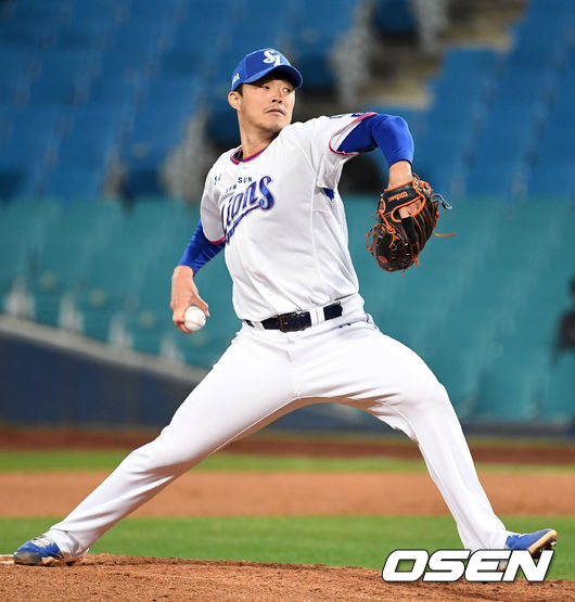 14일 오후 대구 삼성라이온즈파크에서 ’2021 신한은행 SOL KBO 리그' 삼성 라이온즈와 한화 이글스의 경기가 열렸다.9회초 무사에서 삼성 장필준이 역투하고 있다. /sunday@osen.co.kr