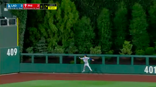 [사진] 다저스 중견수 코디 벨린저가 에레라의 타구를 잡아내고 있다. /MLB.tv 중계 화면