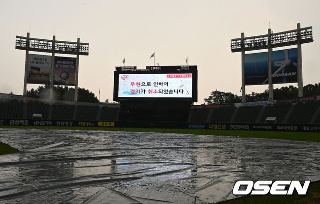 우천 취소를 알리는 전광판. 2021.08.12 /jpnews@osen.co.kr