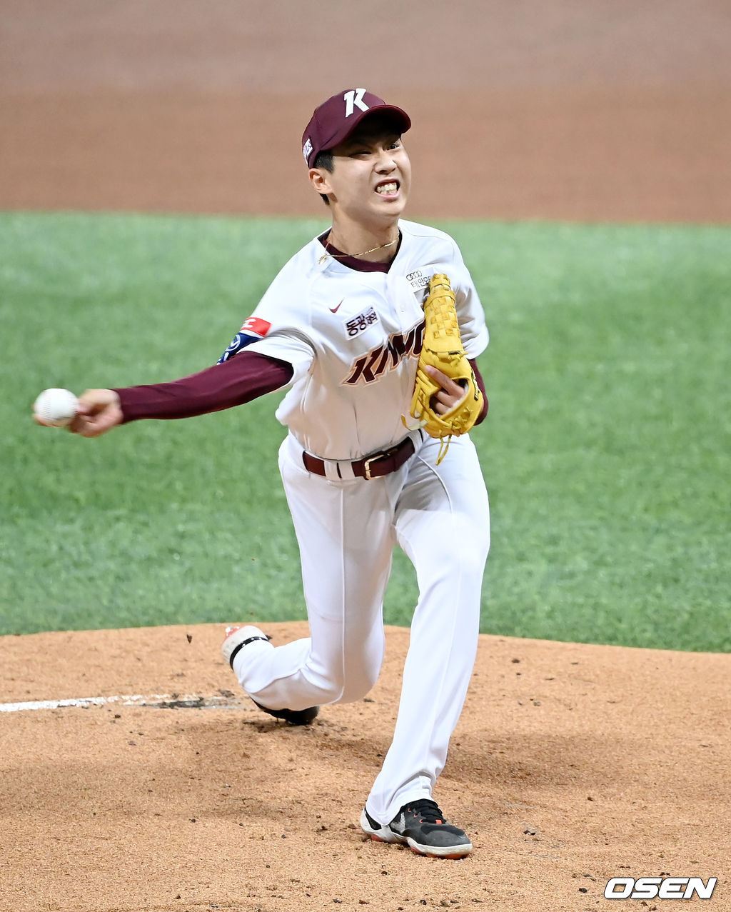 1회초 키움 김동혁이 역투하고 있다. 2021.08.12/ youngrae@osen.co.kr