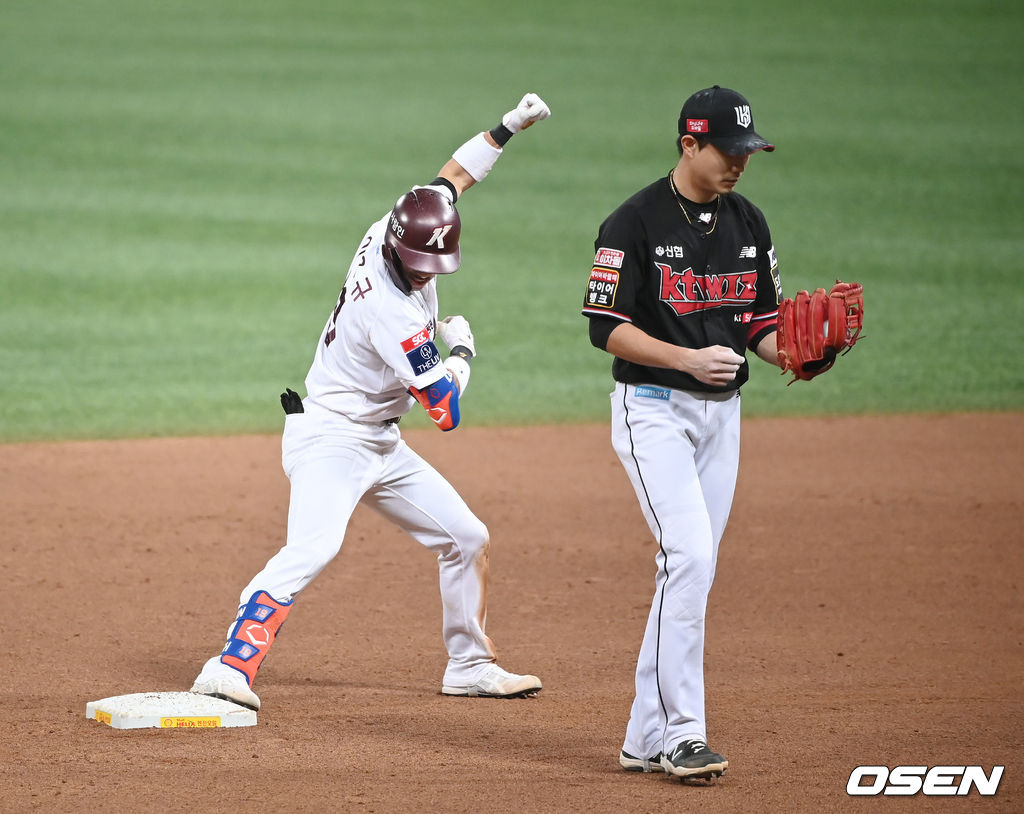 8회말 2사 2,3루 키움 이용규가 2타점 적시 2루타를 때려내고 있다. 2021.08.12/ youngrae@osen.co.kr