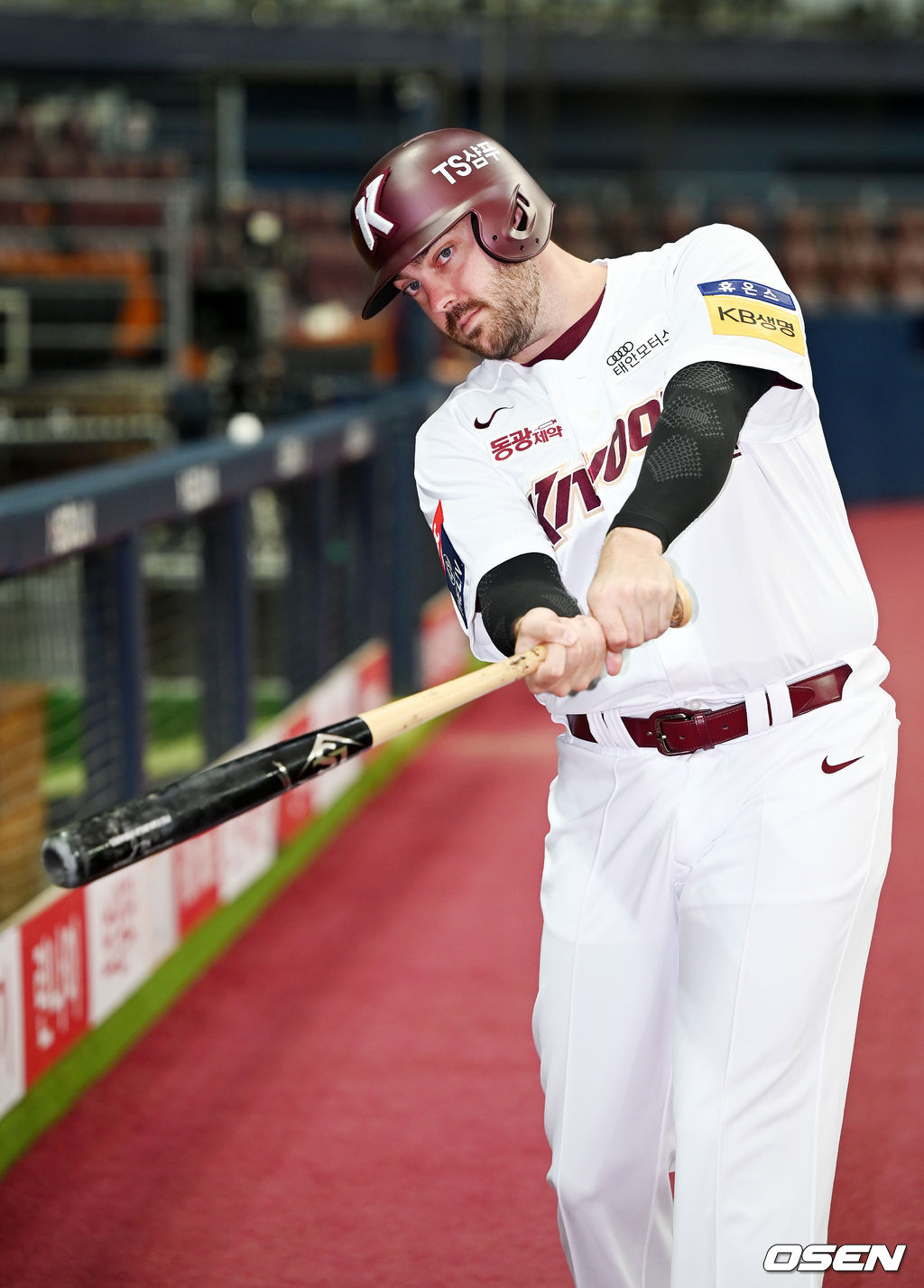 키움 히어로즈 새 외국인 타자 윌 크레익이 그라운드 위에서 포토타임을 갖고 있다. 21.08.13/rumi@osen.co.kr