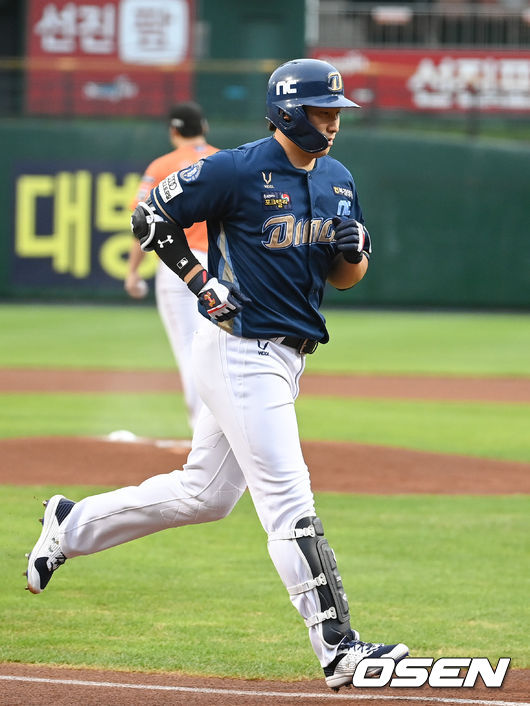 1회초 2사 NC 나성범이 선취 솔로홈런을 날리고 베이스를 돌고 있다. 2021.08.13 / soul1014@osen.co.kr
