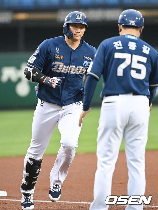 1회초 2사 NC 나성범이 선취 솔로홈런을 날리고 베이스를 돌고 있다. 2021.08.13 / soul1014@osen.co.kr