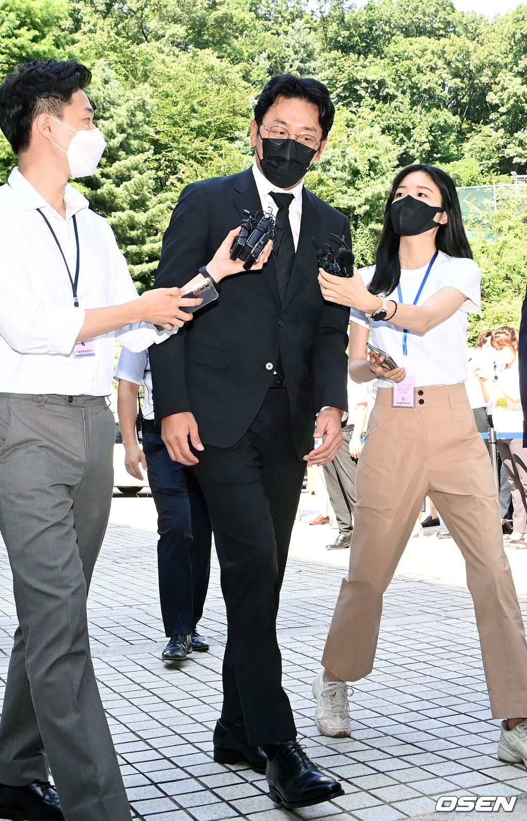 배우 하정우가 법원으로 들어서고 있다. / rumi@osen.co.kr