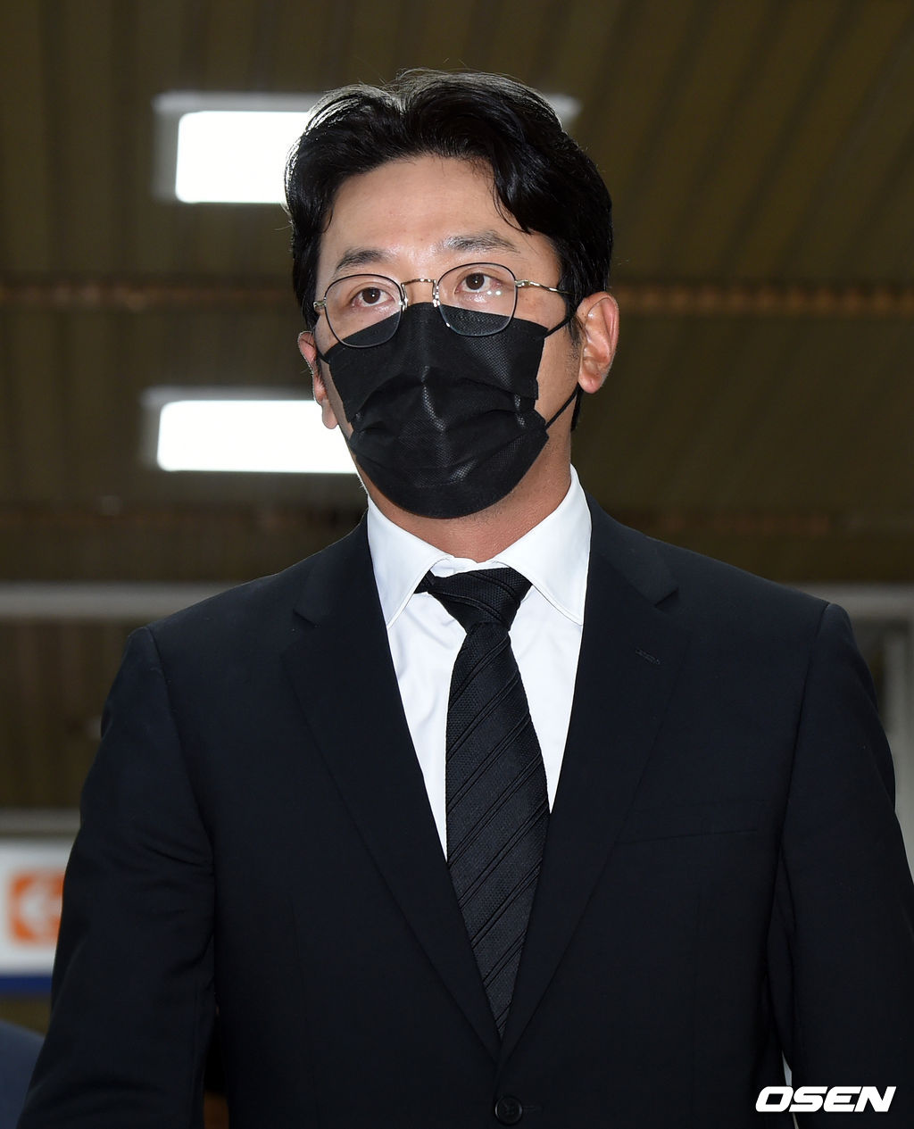 배우 하정우가 법원으로 들어서고 있다. / rumi@osen.co.kr