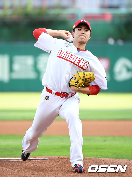 9일 오후 인천 SSG 랜더스필드에서 SSG 랜더스와 한화 이글스의 경기가 열렸다.1회초 무사에서 SSG 선발투수 이태양이 역투하고 있다. 2021.07.09 /sunday@osen.co.kr