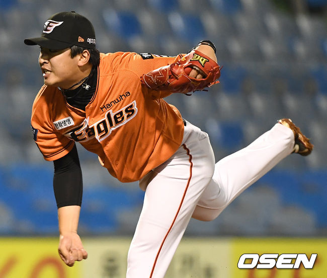 21일 대전 한화생명이글스파크에서 ‘2021 신한은행 SOL KBO리그’ 한화 이글스와 KT 위즈의 경기가 열렸다.9회초 KT 타선을 상대로 한화 강재민이 힘차게 공을 뿌리고 있다. / dreamer@osen.co.kr