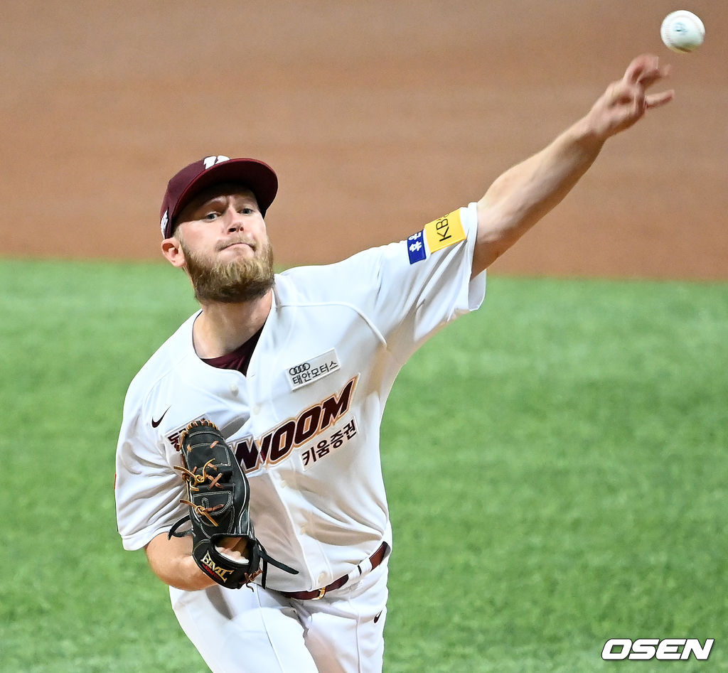 키움 선발 요키시가 마운드 위에서 힘차게 공을 뿌리고 있다. 21.08.10/rumi@osen.co.kr