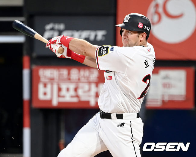 13일 오후 수원 KT위즈파크에서 '2021 신한은행 SOL KBO리그' KT 위즈와 삼성 라이온즈의 경기가 열렸다.2회말 1사 2,3루 KT 호잉이 1루수 앞 땅볼로 타점을 올리고 있다. 2021.08.13/youngrae@osen.co.kr