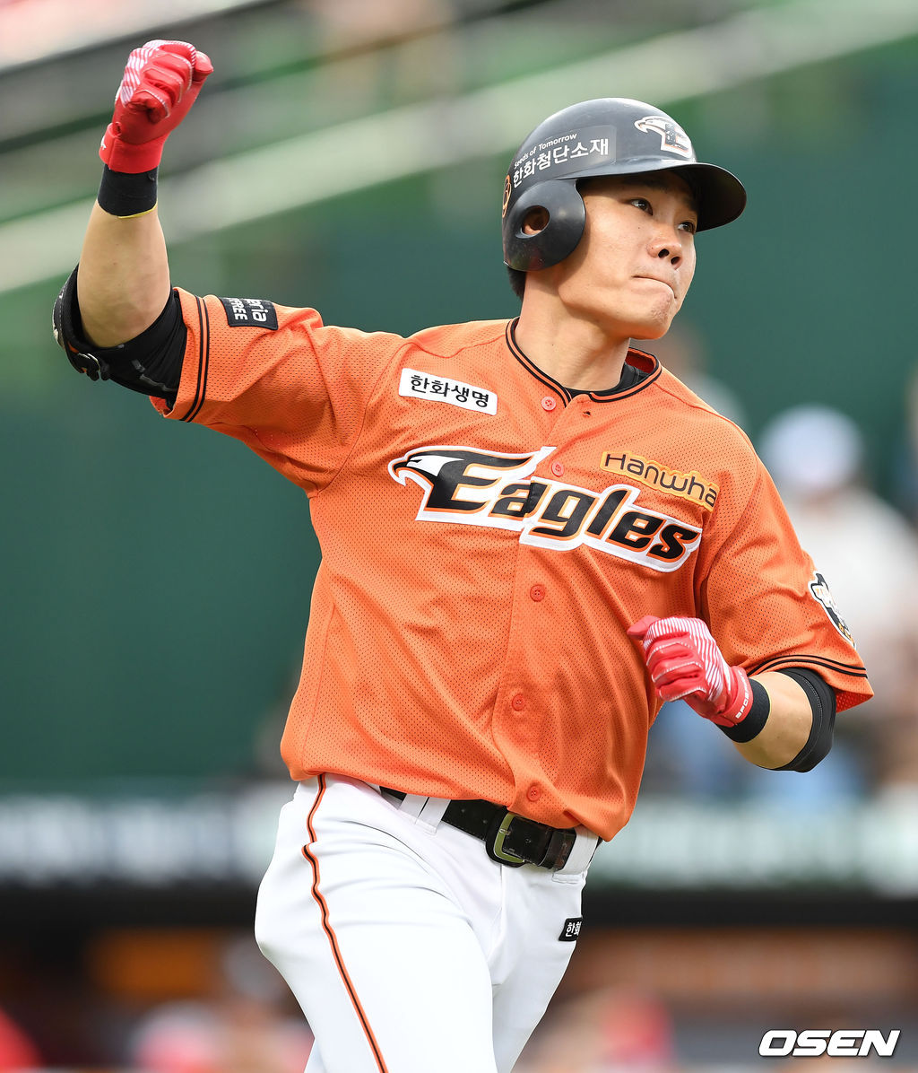 5회말 1사 주자없는 상황 한화 강경학이 역전 우월 솔로포를 치고 주먹을 불끈 쥐며 환호하고 있다. /dreamer@osen.co.kr