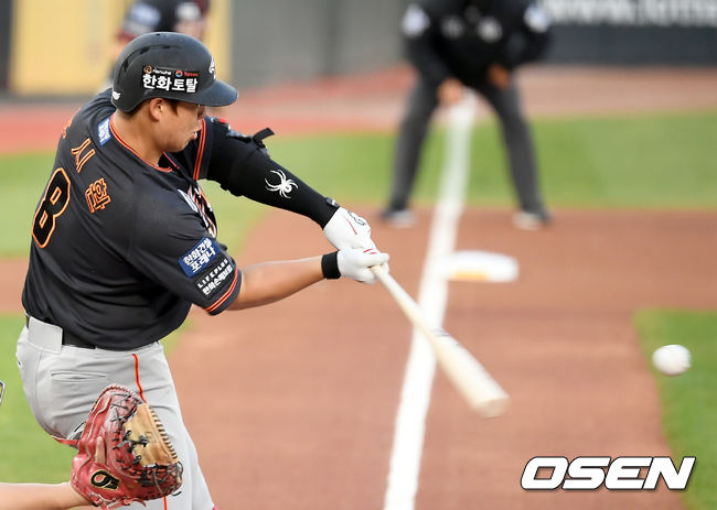1회초 1사 만루 한화 노시환이 선취 1타점 적시타를 날리고 있다./ksl0919@osen.co.kr