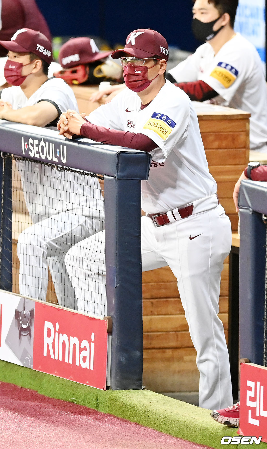 키움 홍원기 감독이 덕아웃에서 경기를 주시하고 있다 .21.08.13/rumi@osen.co.kr