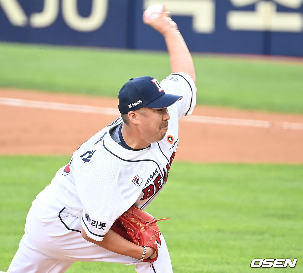 3회초 두산 유희관이 역투하고 있다. 2021.08.04/youngrae@osen.co.kr 