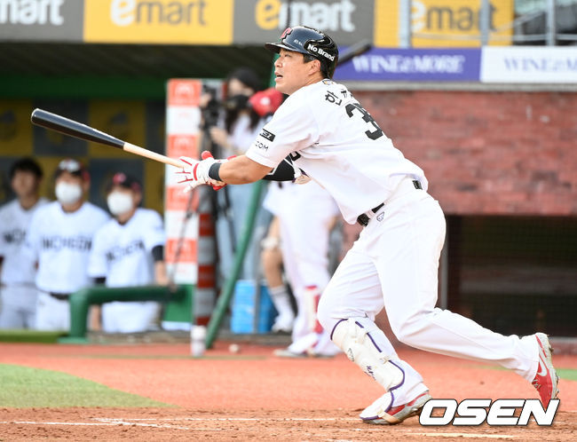2회말 2사 만루 상황 SSG 한유섬이 달아나는 좌중간 만루포를 날리고 있다. 2021.08.15 / dreamer@osen.co.kr