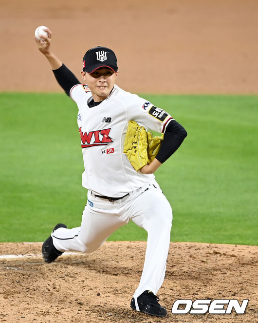 13일 오후 수원 KT위즈파크에서 '2021 신한은행 SOL KBO리그' KT 위즈와 삼성 라이온즈의 경기가 열렸다.7회초 KT 지명성이 역투하고 있다. 2021.08.13/youngrae@osen.co.kr