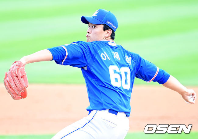 15일  경기도 수원시 수원 kt위즈파크에서 ‘2021 신한은행 SOL KBO 리그’ KT 위즈와 삼성 라이온즈의 경기가 열렸다. 1회말 삼성 선발 이재희가 마운드에 올라 힘차게 공을 뿌리고 있다. 2021.08.15 /ksl0919@osen.co.kr