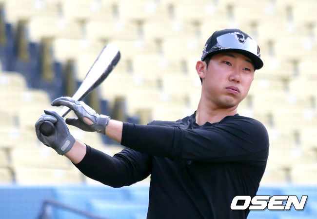 [OSEN=LA, 이사부 통신원]경기에 앞서 피츠버그 박효준이 훈련을 하고 있다. /lsboo@osen.co.kr