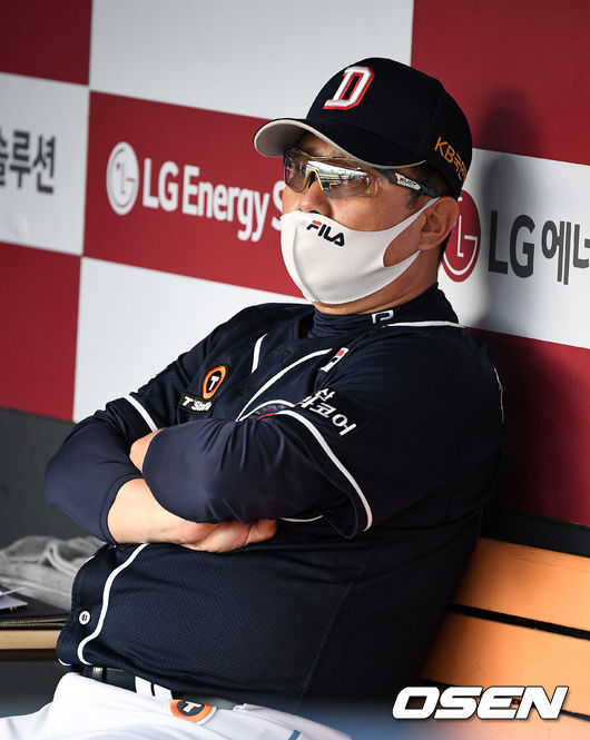 두산 김태형 감독이 경기를 준비하고 있다. 2021.06.11 /jpnews@osen.co.kr