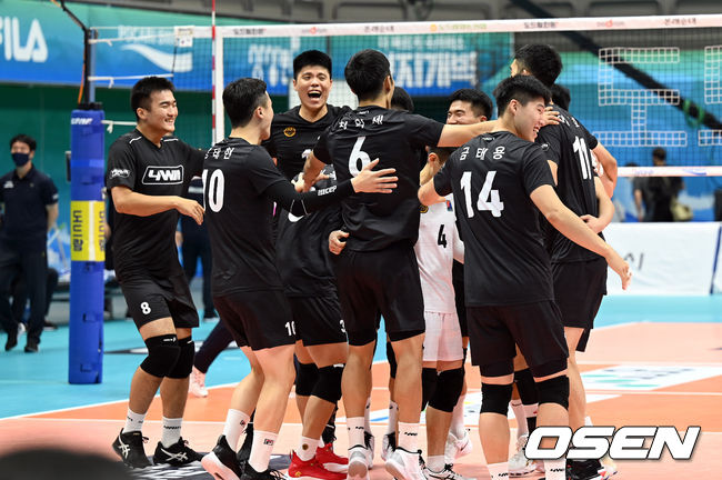 승리를 거둔 국군체육부대가 기뻐하고 있다. 2021.08.17 /cej@osen.co.kr