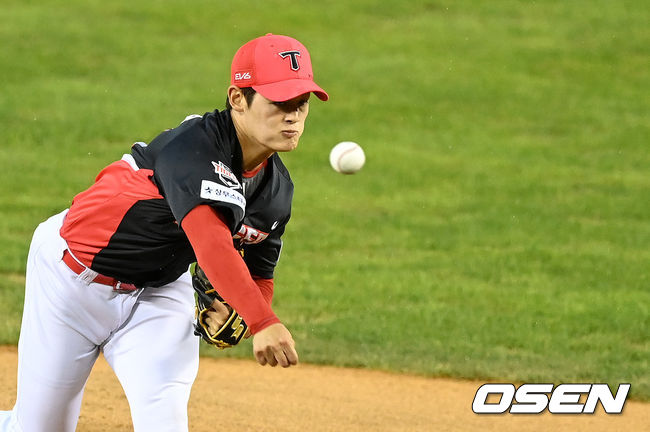 KIA 김현수가 역투하고 있다. 2021.08.17 /jpnews@osen.co.kr