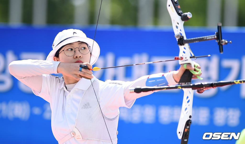 서울 올림픽공원 평화의문 광장에서 양궁 국가대표 특별 평가전이 진행됐다. 안산이 활 시위를 당기고 있다. 2019.05.22 /youngrae@osen.co.kr 