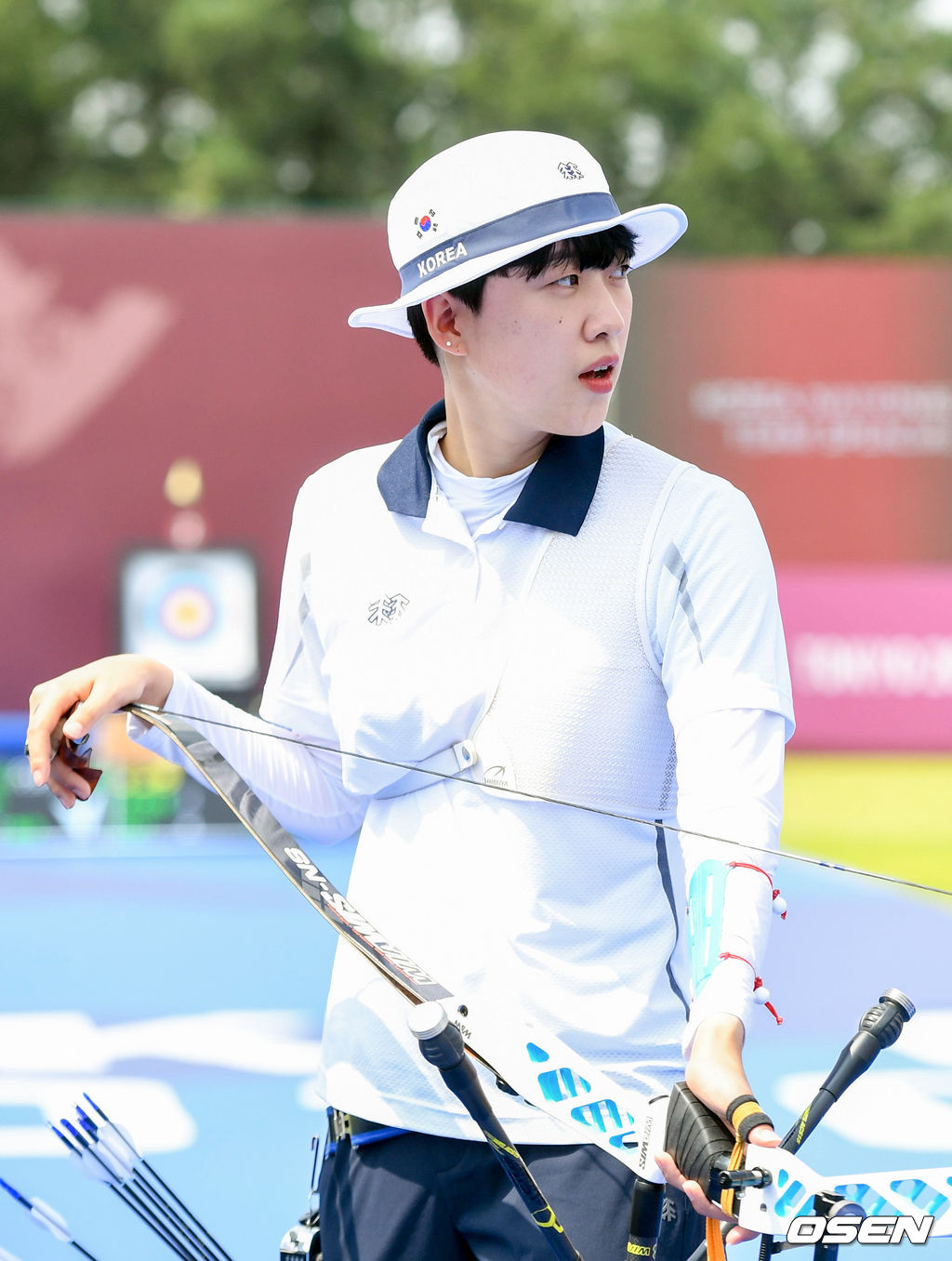 양궁 안산이 포토타임을 기다리고 있다. 2021.06.28 /sunday@osen.co.kr