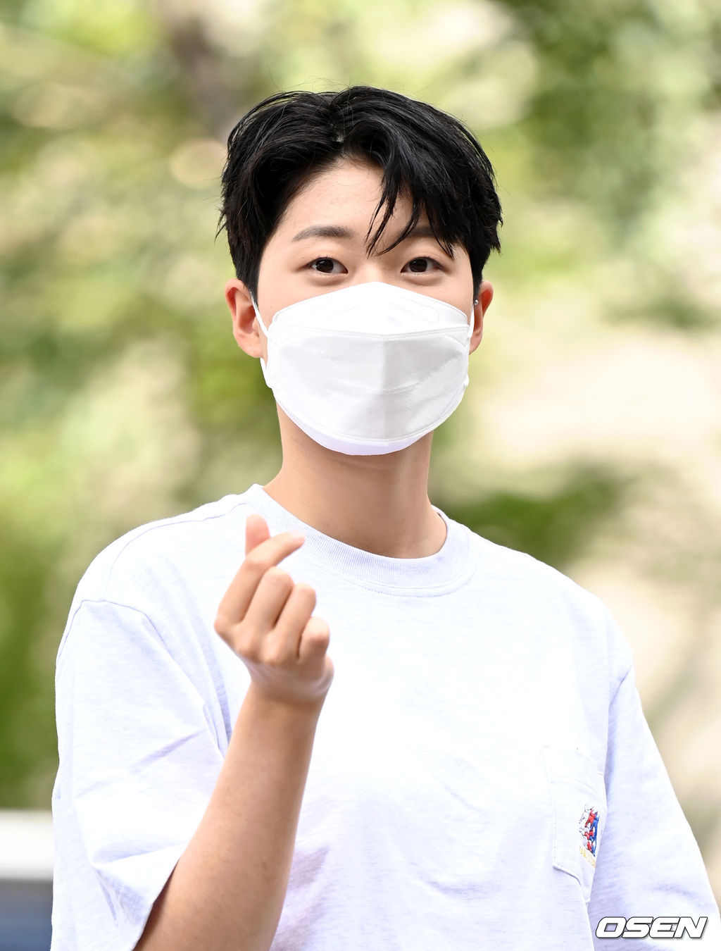 17일 오후 서울 영등포구 여의도 KBS에서 KBS 2TV '유희열의 스케치북' 녹화가 진행됐다.양궁대표팀 안산이 방송국으로 이동하며 포즈를 취하고 있다. 2021.08.17 /sunday@osen.co.kr