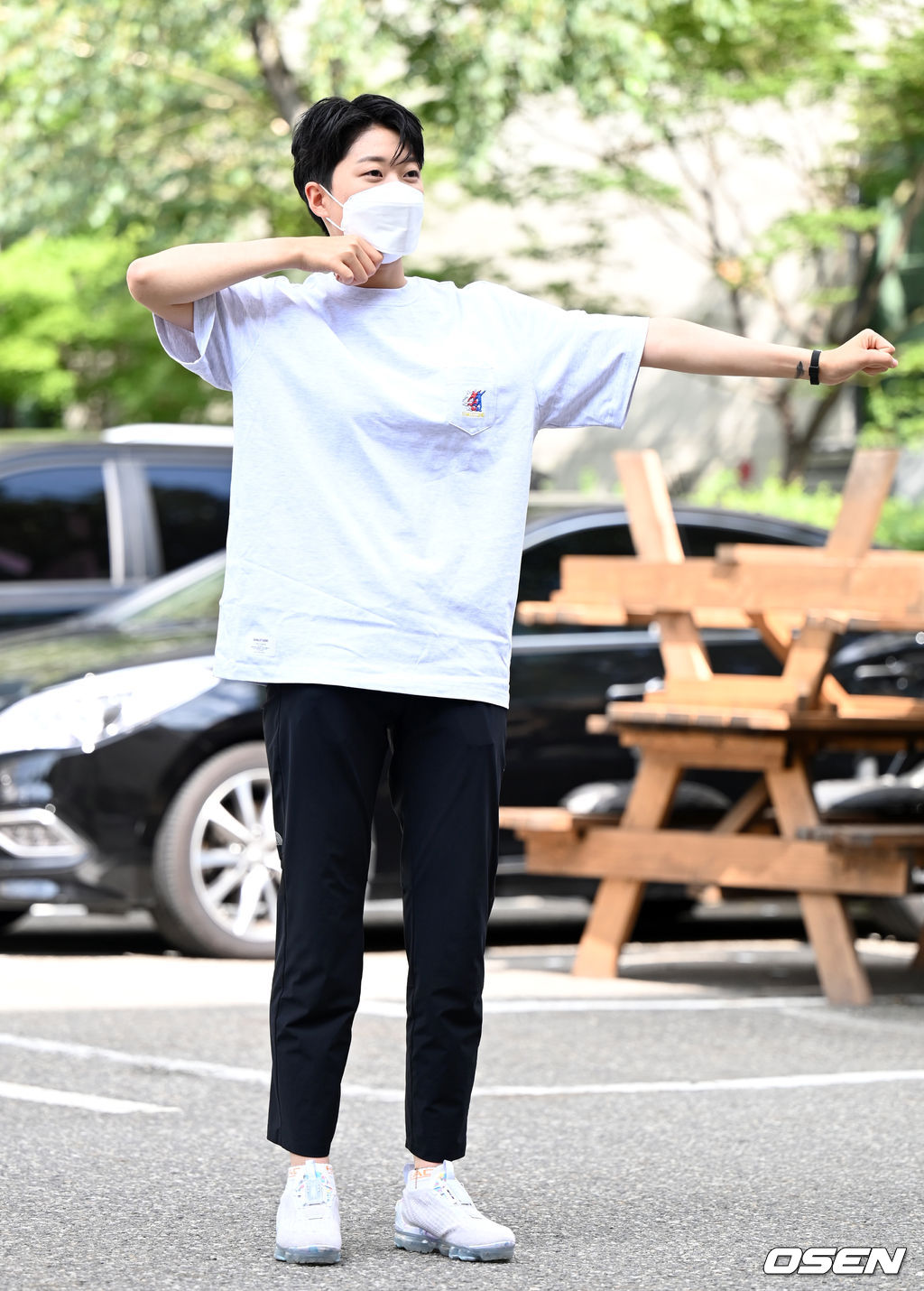 17일 오후 서울 영등포구 여의도 KBS에서 KBS 2TV '유희열의 스케치북' 녹화가 진행됐다.양궁대표팀 안산이 방송국으로 이동하며 포즈를 취하고 있다. 2021.08.17 /sunday@osen.co.kr