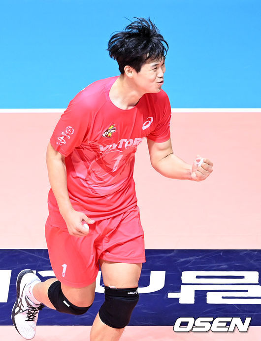 1세트 득점에 성공한 한국전력 서재덕이 환호하고 있다. 2021.08.14 /sunday@osen.co.kr
