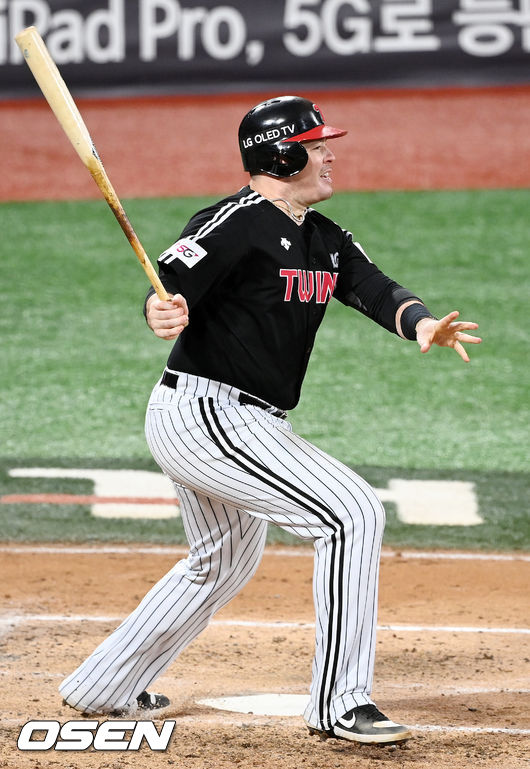 3회초 1사 주자 1,3루 LG 보어가 2루수 앞 병살타를 날리고 있다. 21.08.18/ rumi@osen.co.kr