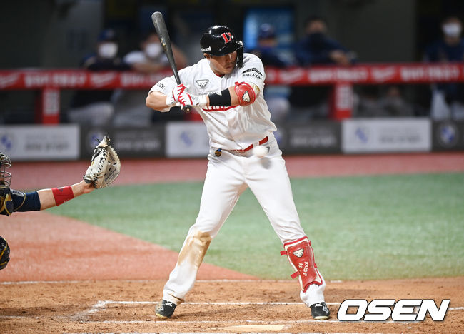 6회말 SSG 선두타자 최정이 루친스키의 공에 맞고 있다. 프로 데뷔 후 개인 통산 288개째 사구로 세계 신기록이다. 2021.08.18 / soul1014@osen.co.kr