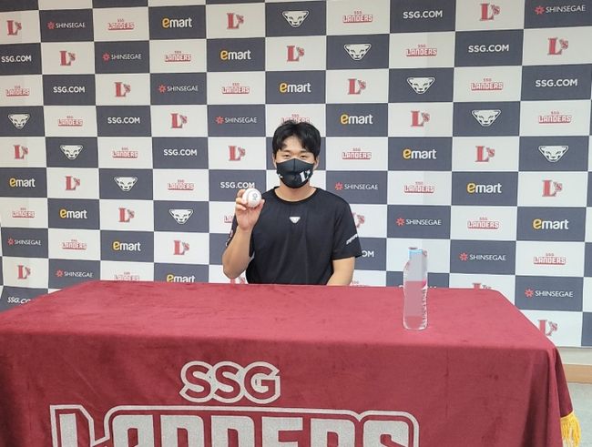 SSG 랜더스 우완 최민준이 18일 프로 데뷔 처음으로 선발승을 거둔 소감을 밝혔다./knightjisu@osen.co.kr