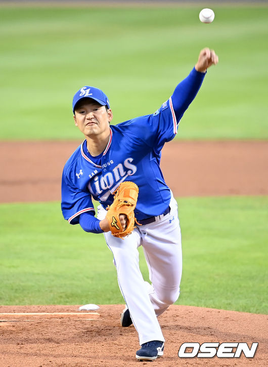 18일 오후 대전 한화이글스파크에서 ‘2021 신한은행 SOL KBO 리그’ 한화 이글스와 삼성 라이온즈의 경기가 열렸다.1회말 삼성 선발 백정현이 마운드에 올라 힘차게 공을 뿌리고 있다. 2021.08.18 /ksl0919@osne.co.kr