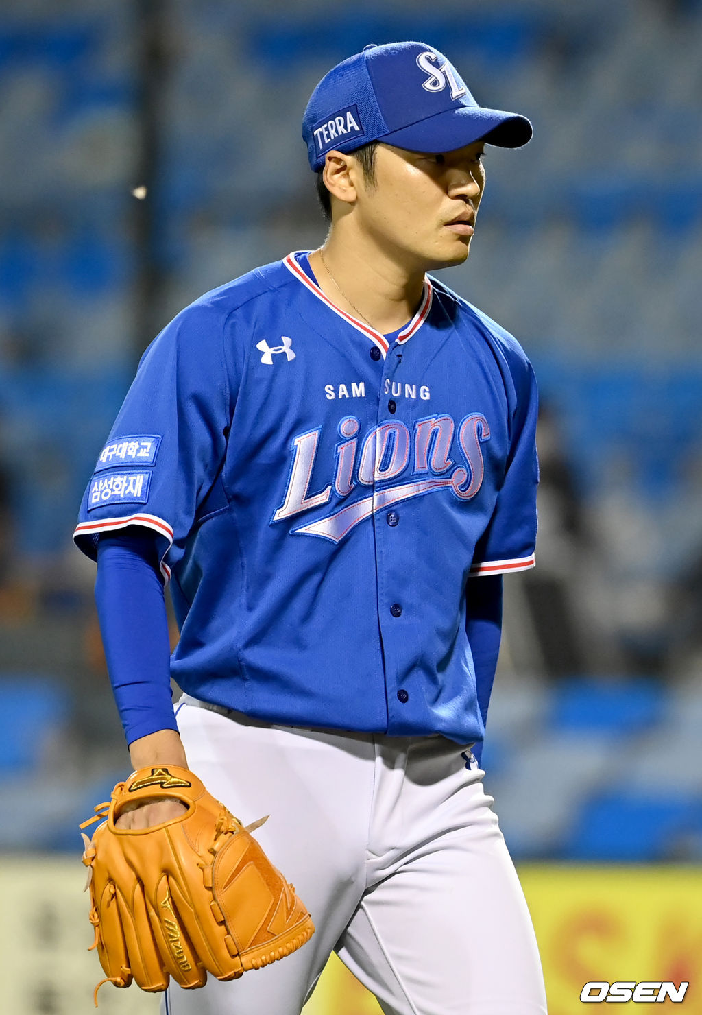 5회말 종료 후 삼성 백정현이 더그아웃으로 이동하고 있다. 2021.08.18 /ksl0919@osne.co.kr