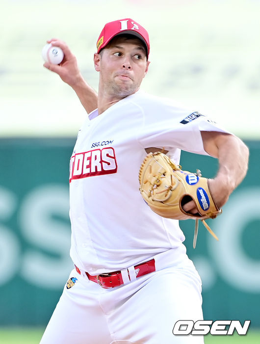 31일 오후 인천 인천 SSG랜더스필드에서 2021 KBO 퓨처스 썸머리그 SSG 랜더스와 고양 히어로즈의 경기가 열렸다. 1회초 SSG 선발 가빌리오가 마운드에 올라 힘차게 공을 뿌리고 있다. 2021.07.31 /ksl0919@osen.co.kr