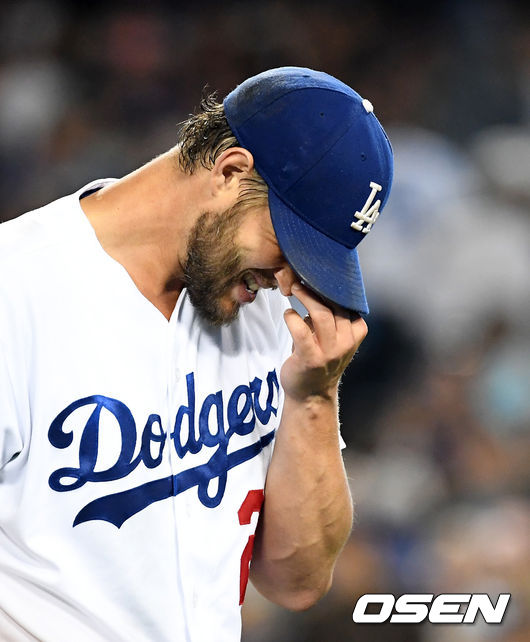 다저스 커쇼가 얼굴을 찡그리고 있다.  /jpnews@osen.co.kr