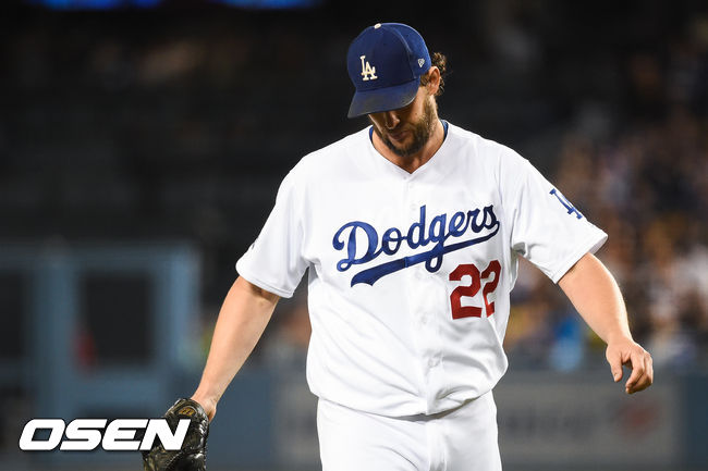 다저스 투수 커쇼가 더그아웃으로 들어가고 있다. / soul1014@osen.co.kr