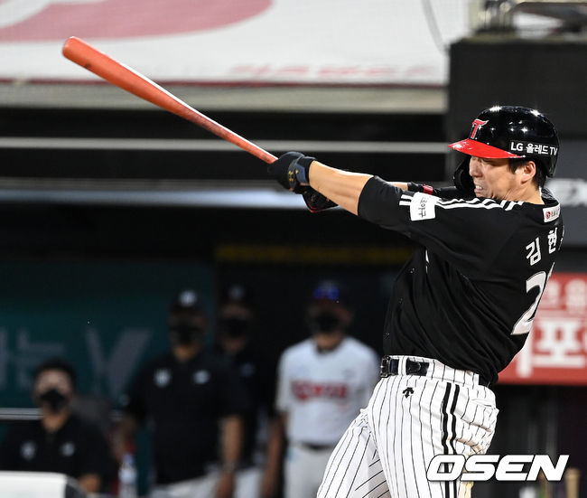 9회초 무사 2루 상황 LG 김현수가 선제 1타점 적시타를 날리고 있다. 2021.08.19 / dreamer@osen.co.kr