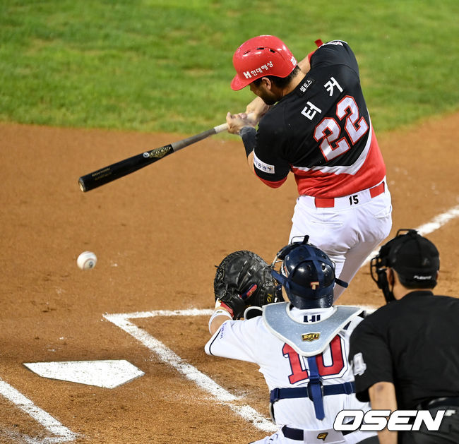 2회초 1사에서 KIA 터커가 3루땅볼로 물러나고 있다. 2021.08.17 /jpnews@osen.co.kr
